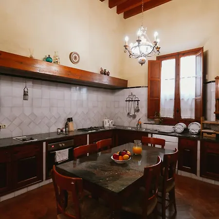 Komodo Casa Maravillas Sevilla