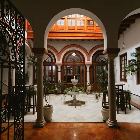 Komodo Casa Maravillas Sevilla